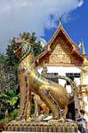 Guardiano statua del leone, Wat Doi Suthep, Chiang Mai, La Tailandia.