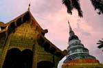 Il Ubosot visto al tramonto, Wat Phra Singh, Chiang Mai, La Tailandia.