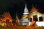 Notte Panorama, Wat Phra Singh, Chiang Mai, La Tailandia.