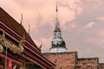 Tetti e chedi superiore, Wat Phra Singh, Chiang Mai, La Tailandia.