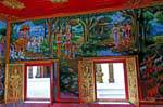 Windows e la pittura d'interni ornato, Wat Phra Singh, Chiang Mai, La Tailandia.