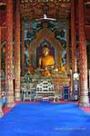 Altro altare buddista, Wat Phra Singh, Chiang Mai, La Tailandia.