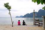 Riposo al crepuscolo, Koh Phi Phi, La Tailandia.