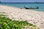 Sabbia bianca su Long Beach, Koh Phi Phi, La Tailandia.