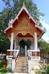 Piccolo tempio esterno, Lampang, La Tailandia.