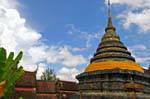 Un chedi 45 m Wat Phra That Lampang Luang (Lampang), La Tailandia.