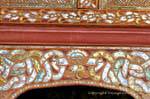 Close-up su ingresso Viharn Phra Put, il Wat Phra That Lampang Luang, La Tailandia.