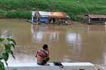 Case sul fiume Nan, Phitsanulok, La Tailandia.