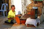 Musicista religiosa, Wat Phra Si Rattana Mahathat, Phitsanulok, La Tailandia.