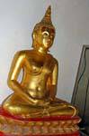 Posizione della meditazione nel tempio di Wat Phra Si Rattana Mahathat, Phitsanulok, La Tailandia.
