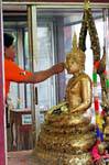 Foglia d'oro a Wat Sri Rattana Mahathat apposizione, Phitsanulok, La Tailandia.
