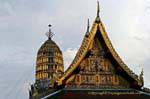 Mix di architettura, Wat Phra Si Rattana Mahathat, Phitsanulok, La Tailandia.