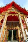 Ingresso di un tempio di Wat Chalong Mueang, Phuket, La Tailandia.