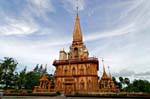 Grande pagoda di Wat Chalong contiene una reliquia del Buddha, Phuket, La Tailandia.