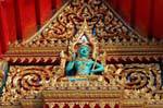 Particolare della decorazione sulla parte anteriore del Wat Chalong, Phuket, La Tailandia.