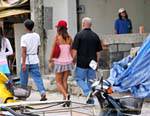 Una ragazza tailandese con un europeo, Patong, Phuket, La Tailandia.