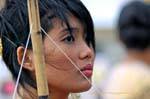Guardare fisso, Festival Patong, Phuket, La Tailandia.