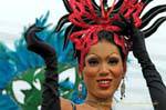 Folle di guanti, Festival Patong, Phuket, La Tailandia.