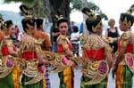 Sfogliando la sfilata, Festival Patong, Phuket, La Tailandia.