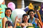 Sorrisi e palloncini Festival di Patong, Phuket, La Tailandia.