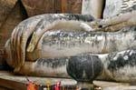 Posizione Hands-mudra bhumisparsha Sukhothai, Wat Sri Chum, La Tailandia.