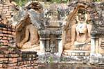 Buddha in nicchie, Sukhothai, Wat Mahathat, La Tailandia.