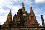 Sukhothai, Wat Mahathat Chedi in loto circondato da altri otto, La Tailandia.