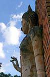 Statua buddista di profilo, Sukhothai, Wat Trapang Ngoen, La Tailandia.