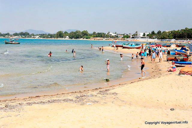 Hammamet, il nuoto sulla spiaggia pubblica - Tunisia