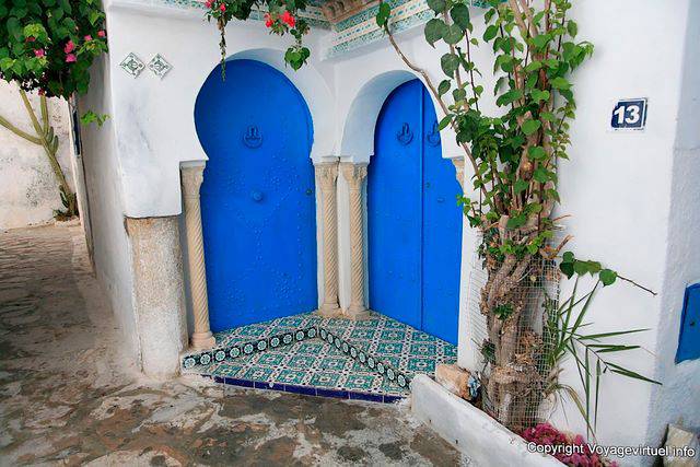 Hammamet, doppia porta in blu, Medina - Tunisia