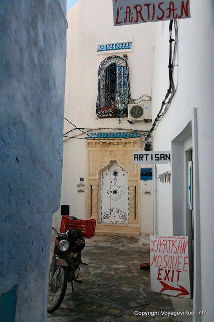 Hammamet, mix di stili in un vicolo della medina - Tunisia