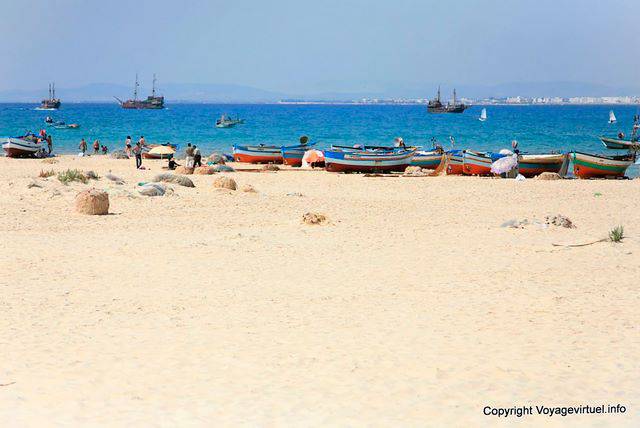 Hammamet, spiaggia e barche da pesca - Tunisia
