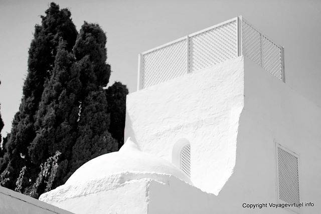 Hammamet, cupola a forma di seno in bianco e nero - Tunisia