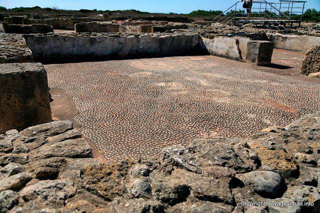 Kerkuane, mosaico di scaglie di marmo bianco per i pavimenti in opus signinum - Tunisia