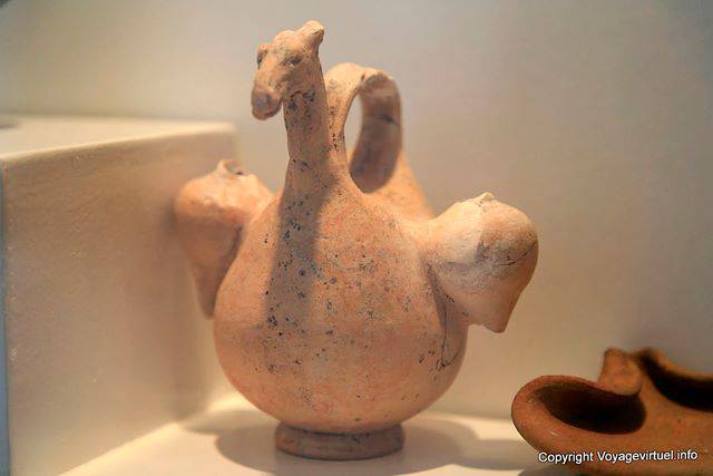 Museo Archeologico Kerkouane, pentola di acqua a forma di cammello - Tunisia