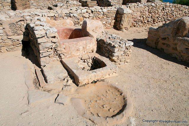 Kerkuane, prodotti da bagno, bagno vicino al vestibolo di ingresso - Tunisia