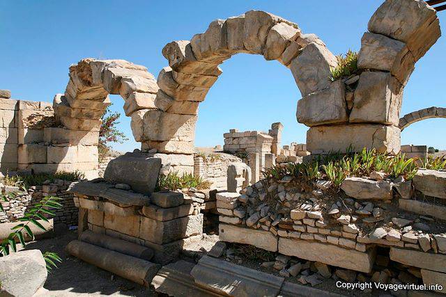 Maktar, basilica, portici in magicamente - Tunisia