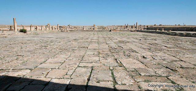 Sito Archeologico Maktar Il Forum visto dalla Arco di Traiano - Tunisia