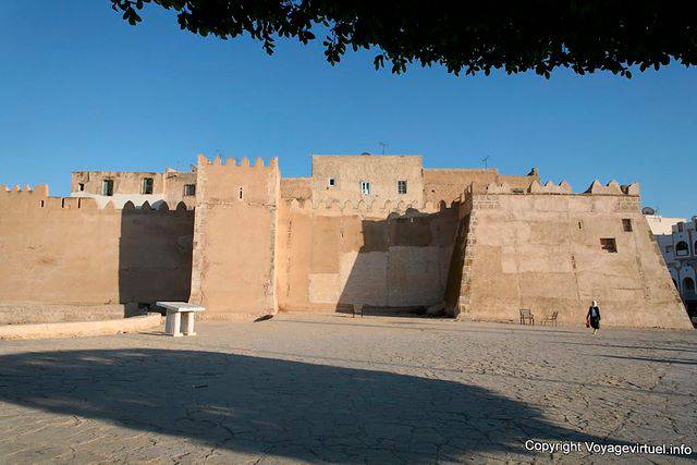 Sfax, mura della medina dalla stazione degli autobus - Tunisia
