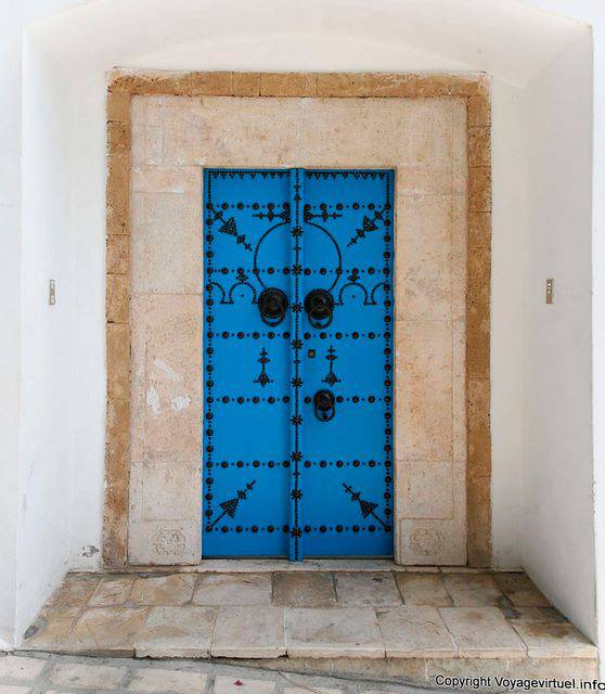 Sidi Bou Said tipico vecchio telaio della porta - Tunisia