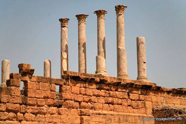 Thuburbo Majus, Capitol sovrapposto colonne - Tunisia