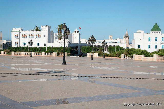 Di fronte alla strada della Kasbah, Tunis - Tunisia