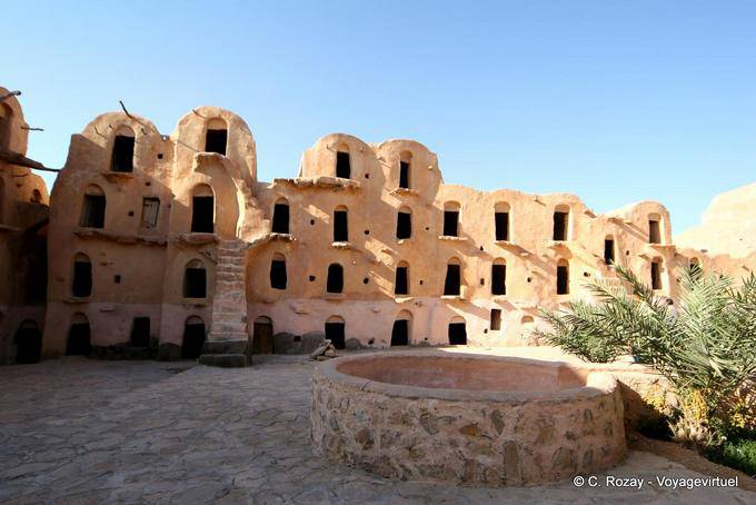 Bene in cortile, Ksar Ouled Soltane - Tunisia