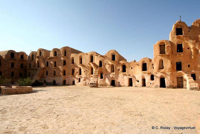 Il cortile al posto del sociale, Ksar Ouled Soltane - Tunisia