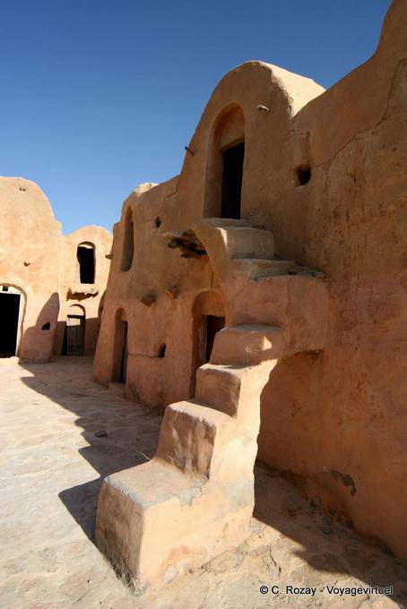 Low Ghorfa per i cereali, Ksar Ouled Soltane - Tunisia