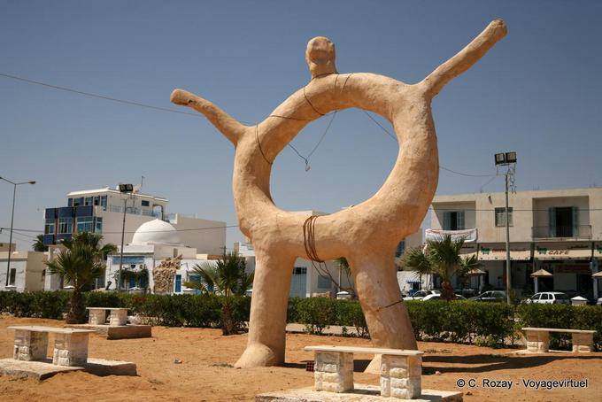 Pneumatici umani, scultura, Mahares - Tunisia