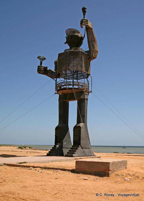 L'uomo di ferro, scultura, Mahares - Tunisia