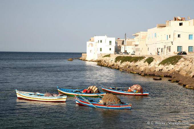 Barche di lato Viale del 14 gennaio Mahdia - Tunisia