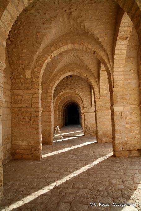 E archi a ferro di cavallo, Grande Moschea, Mahdia - Tunisia