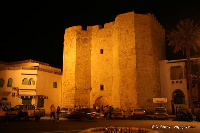 Fortificato risalente cancello del XVI secolo Skifa Kahla, Mahdia - Tunisia
